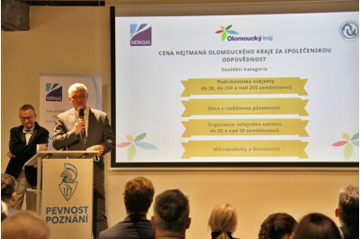 Cenu hejtmana Olomouckého kraje za společenskou odpovědnost začal Olomoucký kraj udělovat v roce 2021