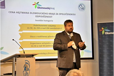 Cenu hejtmana Olomouckého kraje za společenskou odpovědnost uděluje kraj od roku 2021