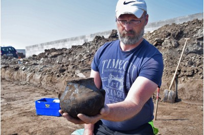 Archeologové pokračují v průzkumu Slavonína. Letos objevili už desítky hrobů   Foto: ACO