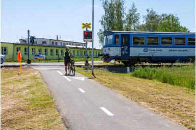 Lidé mohou naplno využívat další cyklostezku. Má unikátní technické řešení