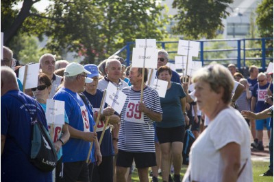 Sportovní hry seniorů s velkou zahraniční účastí. Místo běhu se hrál golf