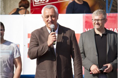 Sportovní hry seniorů s velkou zahraniční účastí. Místo běhu se hrál golf