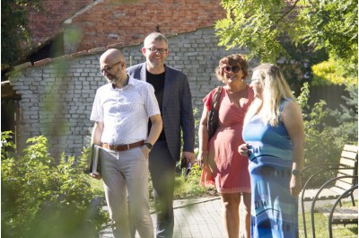 Obecních domovů pro seniory je jako šafránu. Nabízí domácí prostředí