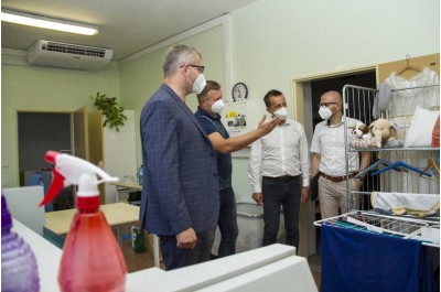 Obecních domovů pro seniory je jako šafránu. Nabízí domácí prostředí