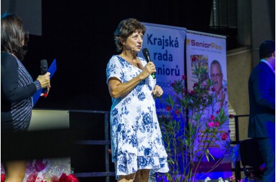 	Babičkou Olomouckého kraje je Blanka Vrbková, na pódiu ji podpořila celá rodina