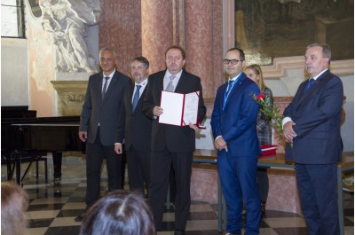 Bezplatně darují krev pro druhé. Teď za to převzali ocenění