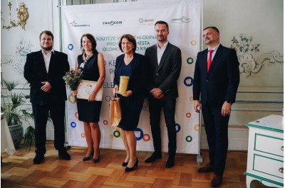 Premianti v třídění získali keramické popelnice, sluchátka a Elektrooskara