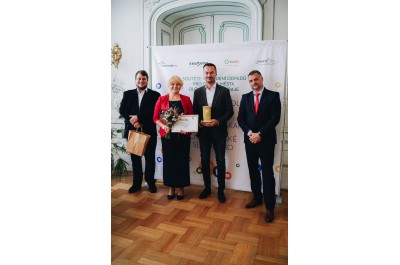 Premianti v třídění získali keramické popelnice, sluchátka a Elektrooskara
