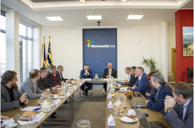 Ministr Jurečka v Olomouci. Vydal se do Potravinové banky i za krajskými radními