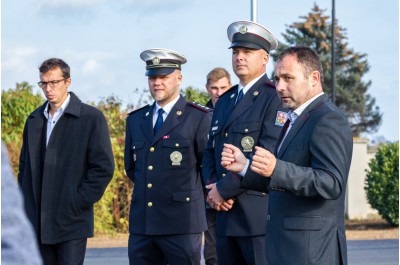 	V Určicích mají nový kruhový objezd. Platil ho Olomoucký kraj