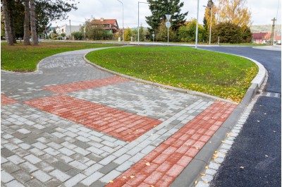 	V Určicích mají nový kruhový objezd. Platil ho Olomoucký kraj