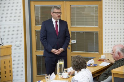 	Hejtman se setkal s vězni nacistického režimu. Předal jim příspěvek na léky