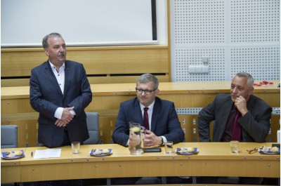	Hejtman se setkal s vězni nacistického režimu. Předal jim příspěvek na léky