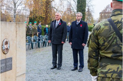 Hejtman se poklonil památce válečných hrdinů