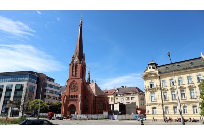 Staré fotky a pohlednice poslouží novému účelu. Oživí Červený kostel; foto: VKOL