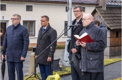 Zástupci kraje si připomněli tragédie z konce druhé světové války