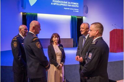 Stovky lidí pomohly tisícovkám uprchlíků. Kraj jim za to poděkoval