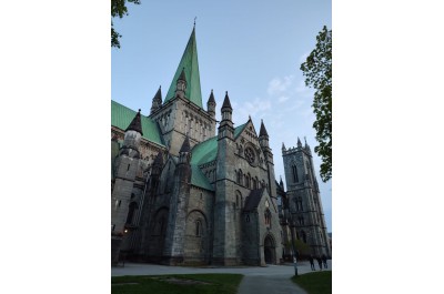 Cyril s Metodějem a svatý Olaf. Pro poutní stezku sbíral kraj inspiraci v Norsku