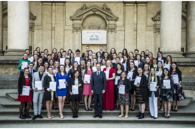 Vévoda z Edinburghu ocenil studentku z Olomouce