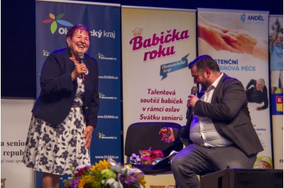 Babičkou Olomouckého kraje je Jana Špičková. Porotu zaujala svou veselostí i vitalitou