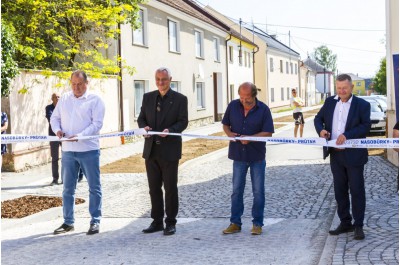 Další opravená silnice, tentokrát v Nasobůrkách