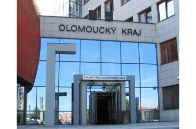 Kraj snížil dluh a zvýšil přebytek. Peníze půjdou na nové investice