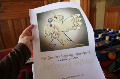 Náměstkyně hejtmana gratulovala seniorům z pěveckého souboru Zpěvanky