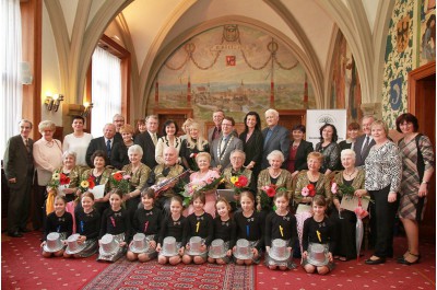 Náměstkyně hejtmana gratulovala seniorům z pěveckého souboru Zpěvanky