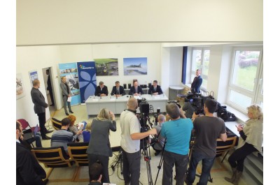 Premiér Sobotka zahájil sněm Svazu měst a obcí v Olomouci, při návštěvě regionu podpořil vznik průmyslové zóny v Bochoři