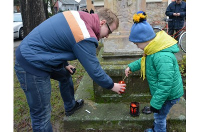 Skauti v Brodku u Přerova donesli Betlémské světlo