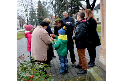 Skauti v Brodku u Přerova donesli Betlémské světlo