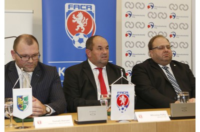 Hejtman Rozbořil podepsal memorandum o vzniku Regionální fotbalové akademie