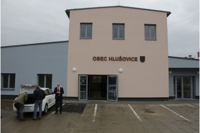 Hejtman Rozbořil se zúčastnil otevření nového Obecního úřadu se společenským sálem v Hlušovicích