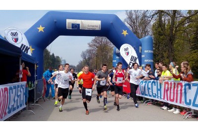 Pro účast ve finále Juniorského maratonu si doběhli gymnazisté z Olomouce     foto: RunCzech