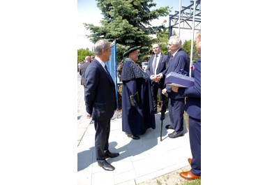 Třetí den svého pobytu v regionu zahájil prezident Miloš Zeman návštěvou výrobce uzavíracích a zpětných klapek pro průmyslové použití v Chomoutově u Olomouce