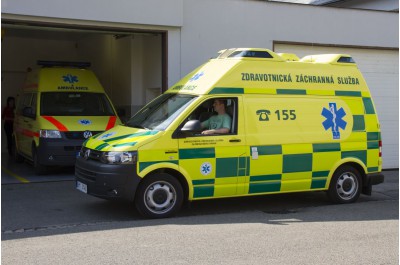 Nové sanitky pro Zdravotnickou záchrannou službu Olomouckého kraje. Jezdit budou na Šumpersku a Jesenicku