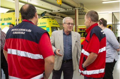 Nové sanitky pro Zdravotnickou záchrannou službu Olomouckého kraje. Jezdit budou na Šumpersku a Jesenicku