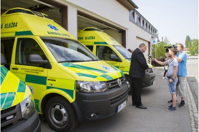 Nové sanitky pro Zdravotnickou záchrannou službu Olomouckého kraje. Jezdit budou na Šumpersku a Jesenicku