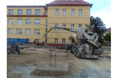 Stavební práce a rekonstrukce objektů se o prázdninách rozjedou naplno 