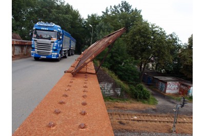 Dva mosty nad železniční tratí dosluhují, radní teď čekají na podrobný průzkum           foto: MmPř
