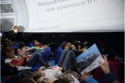Energetický koktejl i pozorování hvězd. Při Týdnu vědy a techniky se nudit nebudete