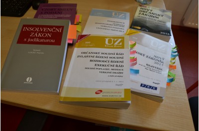 Charitní poradny pomáhají předluženým občanům