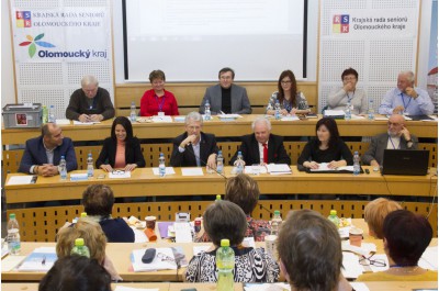 Krajská rada seniorů má nové vedení. Post předsedkyně obhájila Milena Hesová
