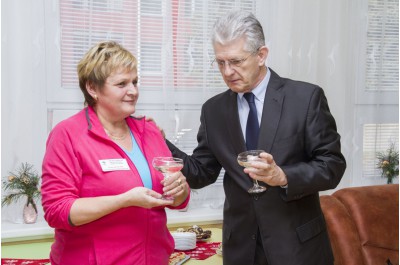 Hejtman Košta se setkal s Pečovatelkou roku 2016. Tou byla zvolena Věra Chaloupková z Olomouce