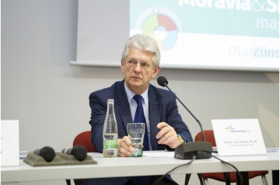 Hejtman Košta pokřtil společnou publikaci moravských krajů