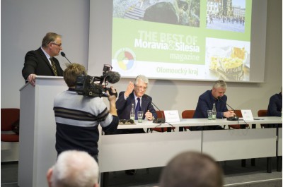 Hejtman Košta pokřtil společnou publikaci moravských krajů