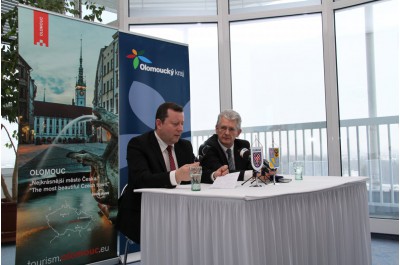 Hejtman Košta se setkal s primátorem Olomouce Staňkem. Jednali o heliportu