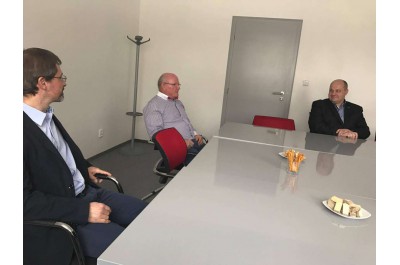 Ředitel ZZS Olomouckého kraje Petr Hubáček vyjednal s vedením společnosti ATE náhradní vrtulník pro obyvatele regionu