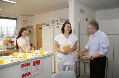 Hejtman Košta a rektor Univerzity Palackého dnes darovali krev