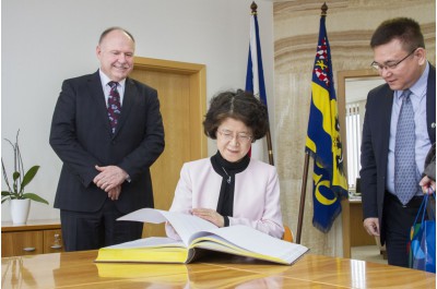 Hejtman Ladislav Okleštěk přijal čínskou velvyslankyni Ma Keqing